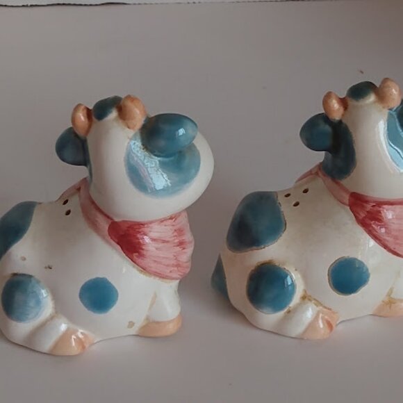 Vintage Cow Salt and Pepper Shakers Blue Spots - Picture 4 of 6